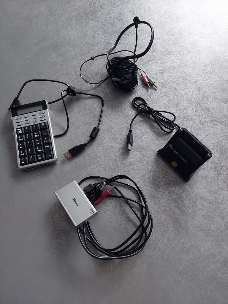 Clavier numérique, casque, multi prises usb, lecteur CI, Enlèvement ou Envoi, Comme neuf