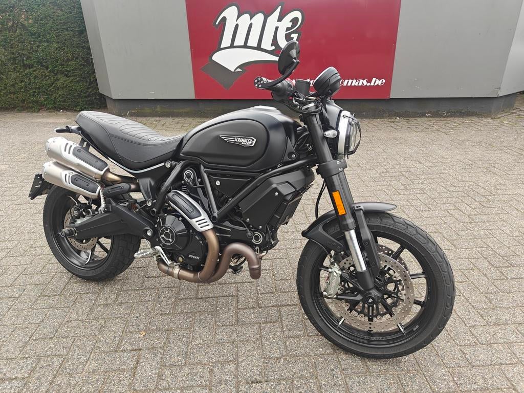 Ducati Scrambler 1100 Black Pro '22 15dkm, Motoren, 2 cilinders, Motorrijbewijs A, Bedrijf, Meer dan 35 kW
