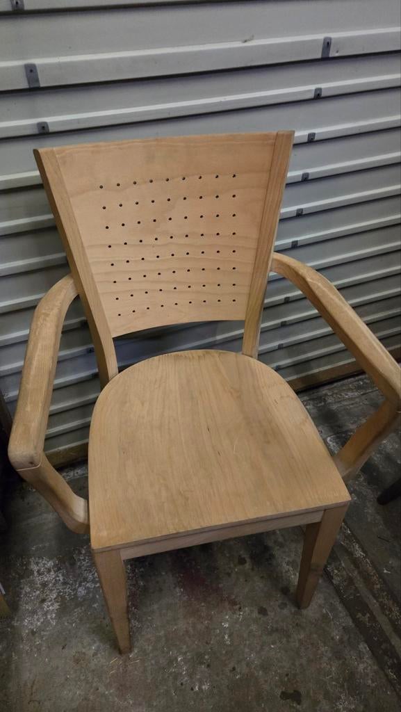 Houten stoel niet gebruikt, Enlèvement