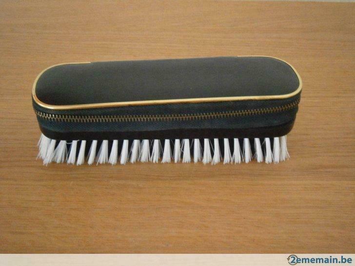 Vintage Toilettage avec étui brosse avec fermeture éclair, Antiquités & Art, Curiosités & Brocante