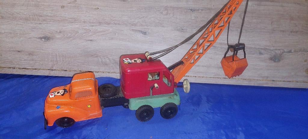 Vieux camion-grue en métal — vintage, rare à trouver, Enlèvement ou Envoi