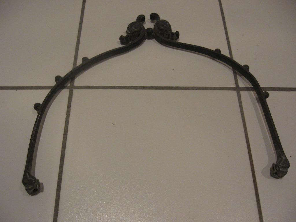 Decoratief smeedwerk. Afmetingen tussen de twee handvatten:, Antiek en Kunst, Ophalen of Verzenden