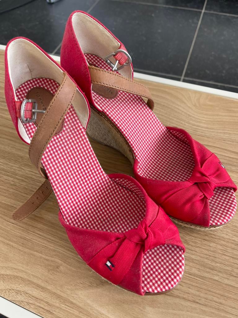 Sleehakken Tommy Hilfiger, Kleding | Dames, Schoenen, Tommy hilfiger, Zo goed als nieuw, Rood, Sandalen of Muiltjes