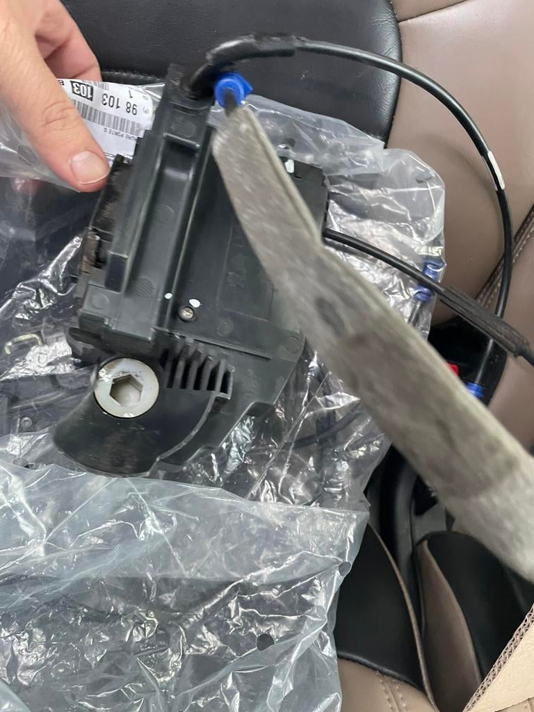 Serrure de porte avant gauche PSA C4 GP 2 (OEM: 9810310380)., Enlèvement ou Envoi, Utilisé, Opel