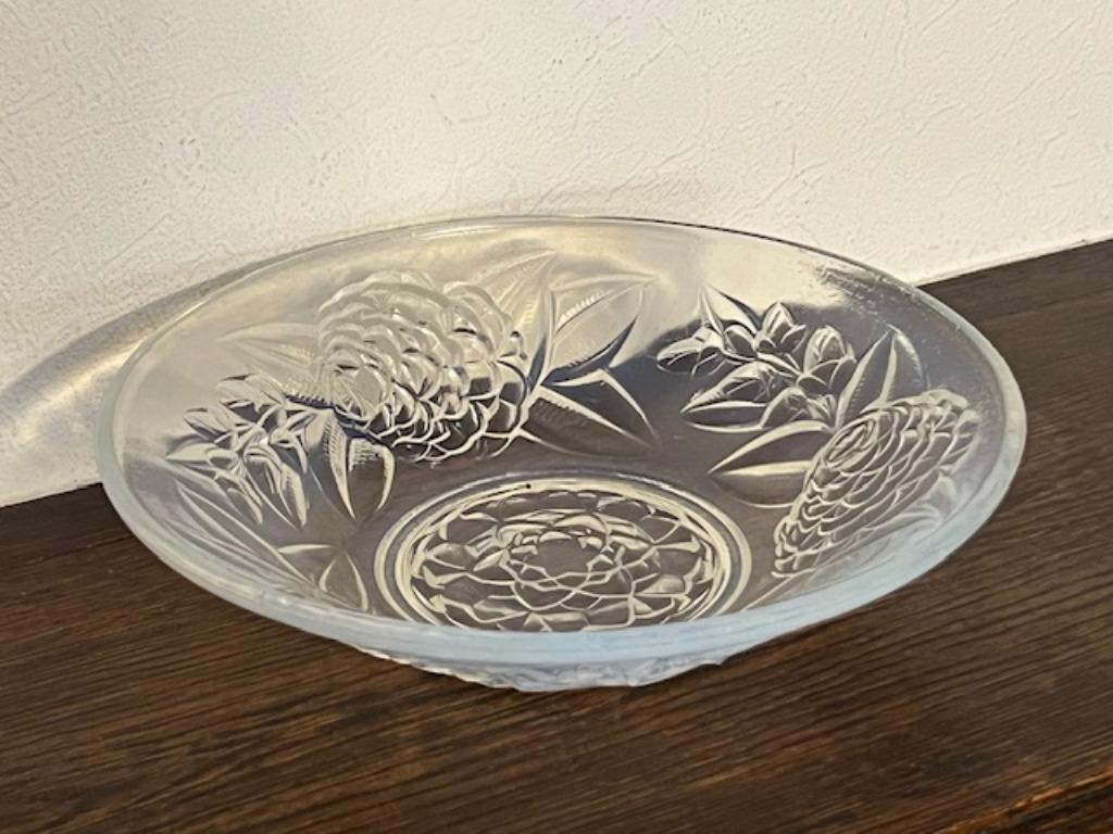 Art Deco opaalglas schaal, Franse origine, Ophalen