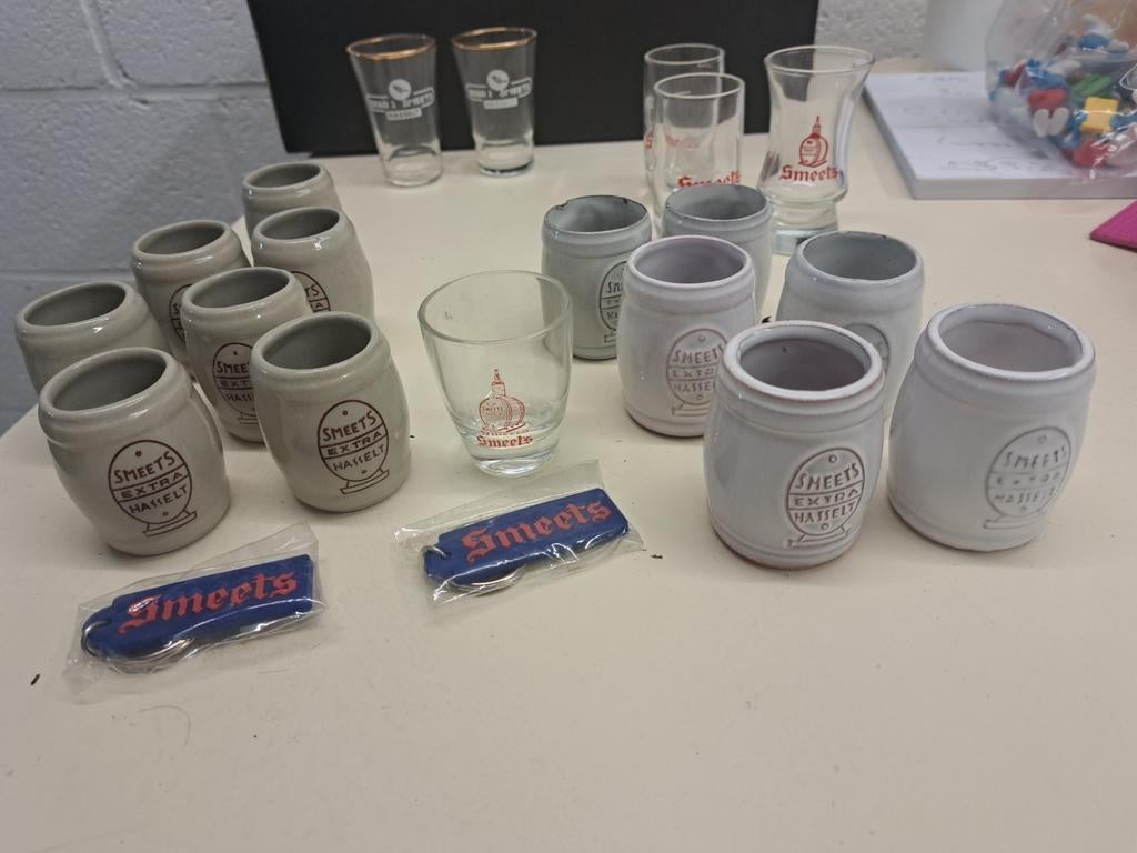 Smeets stenen of glazen  borrelglaasje en sleutelhangers, Verzamelen, Ophalen of Verzenden, Nieuw, Gebruiksvoorwerp