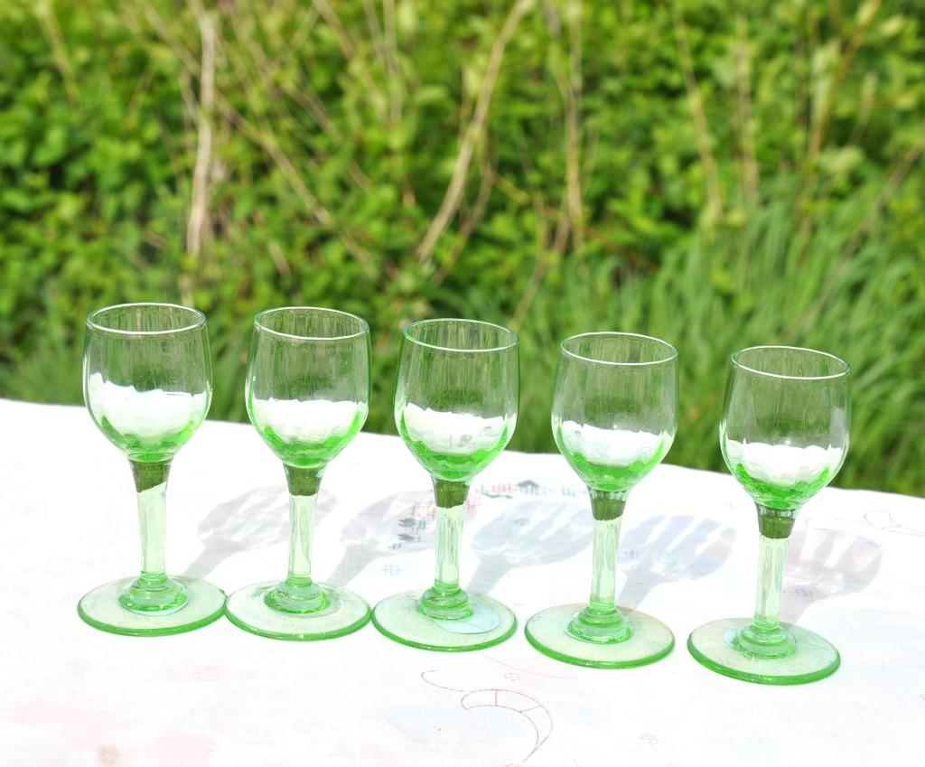 5 verres a liqueur sur pied imitation ouraline, Antiquités & Art, Enlèvement ou Envoi