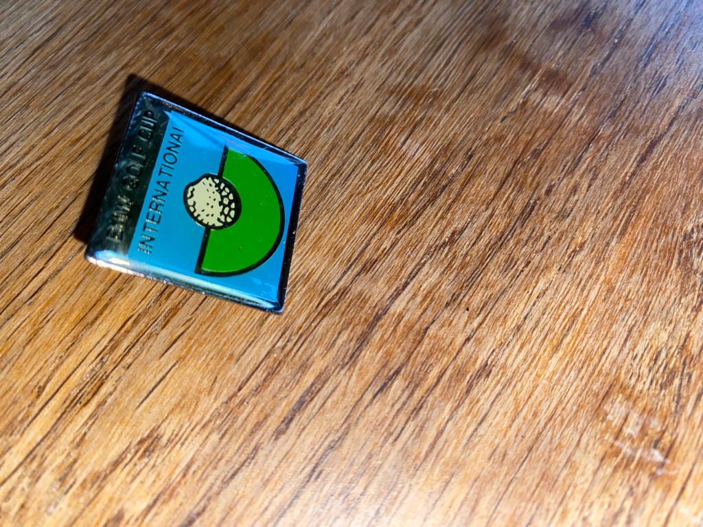 Pin BMW Golf Cup International '90s Vintage G staat, Verzamelen, Speldjes, Pins en Buttons, Gebruikt, Speldje of Pin, Sport, Verzenden