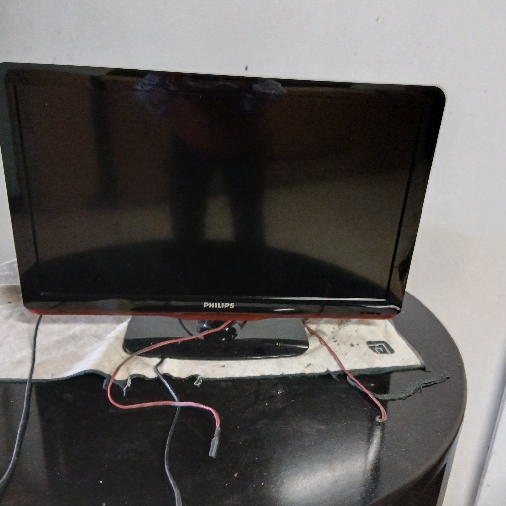 TÉLÉVISEUR INTELLIGENT PHILIPS 26 POUCES, Philips, 50 Hz, 60 à 80 cm, Comme neuf