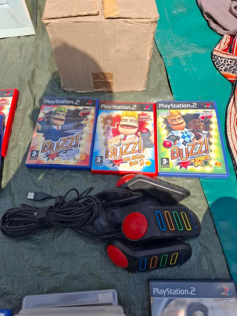 PS2 3 buzz games met controllers., Games en Spelcomputers, Spelcomputers | Sony PlayStation 2, Ophalen of Verzenden, Gebruikt