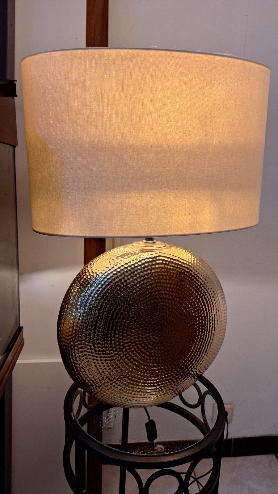 Lampe Maisons du monde en céramique martelée dorée, Maison & Meubles, Enlèvement, Céramique