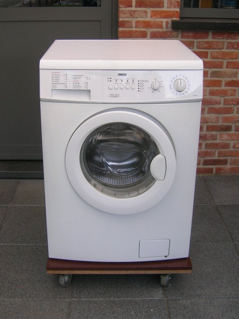 Wasmachine Zanussi ZWF 3102, Ophalen, Minder dan 1200 toeren, Voorlader