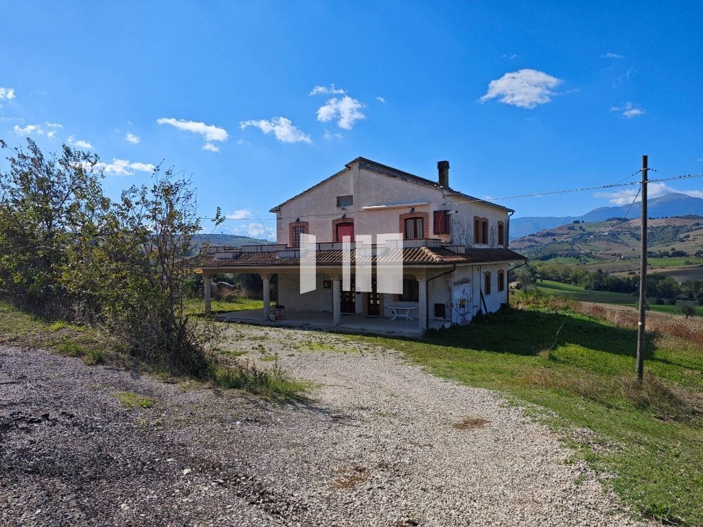 Villa bifamilliale à vendre en Italie (Bellante), Immo, Buitenland, Italië, Woonhuis, Landelijk