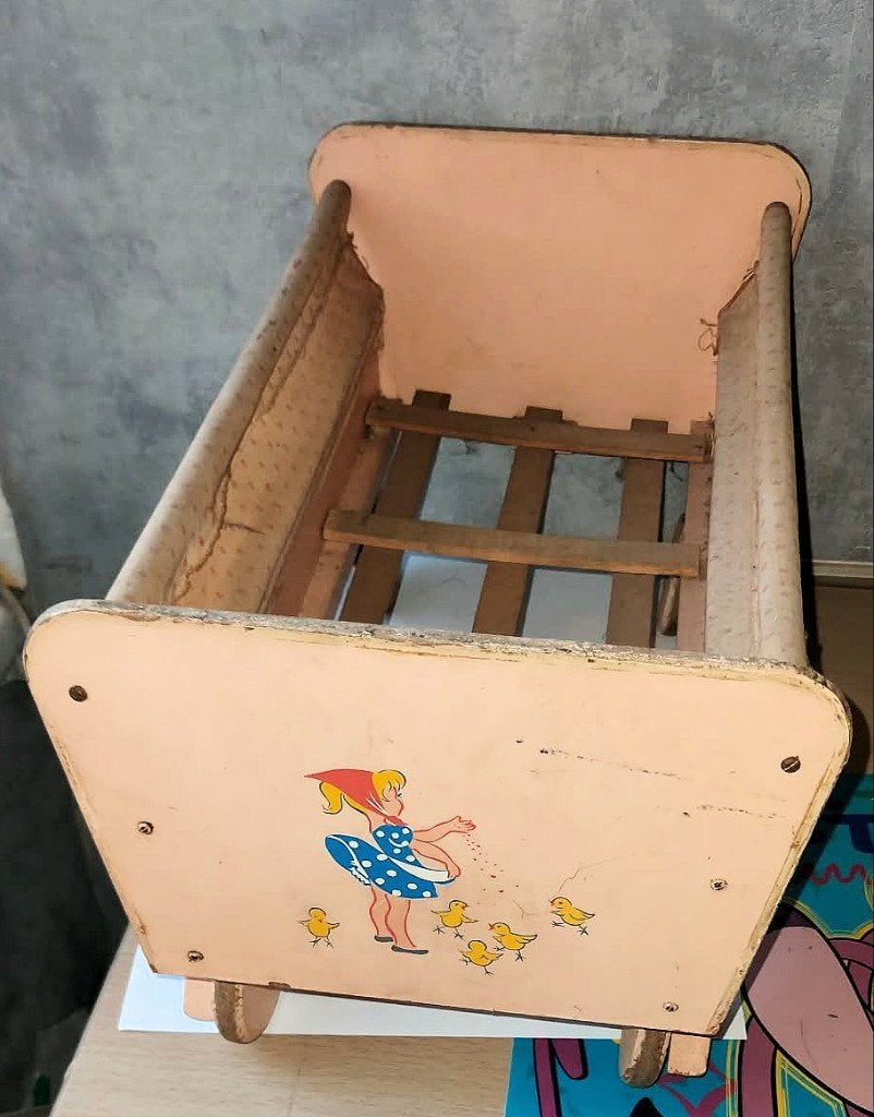 Ancien lit de poupée en bois à roulettes, Enlèvement, Utilisé, Accessoires