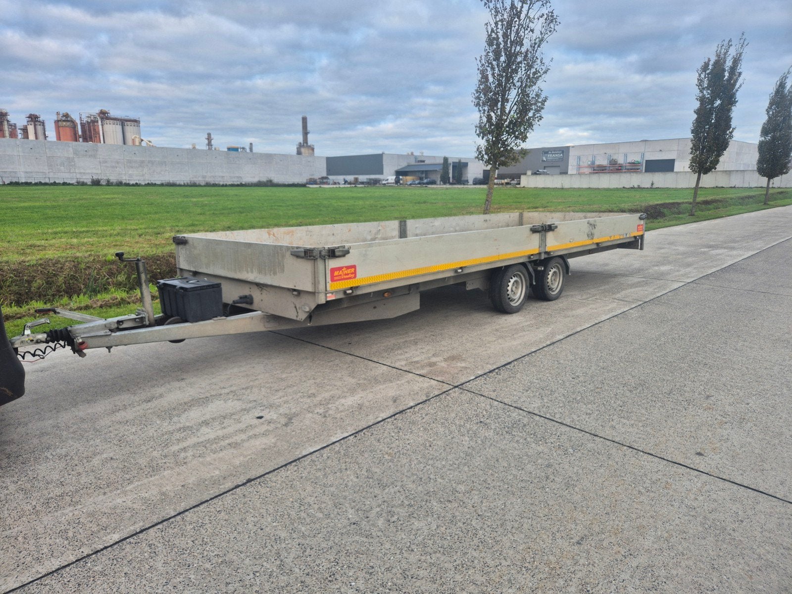 Eduard plateau 6m op 2m - 3000kg met oprijplaten, Ophalen