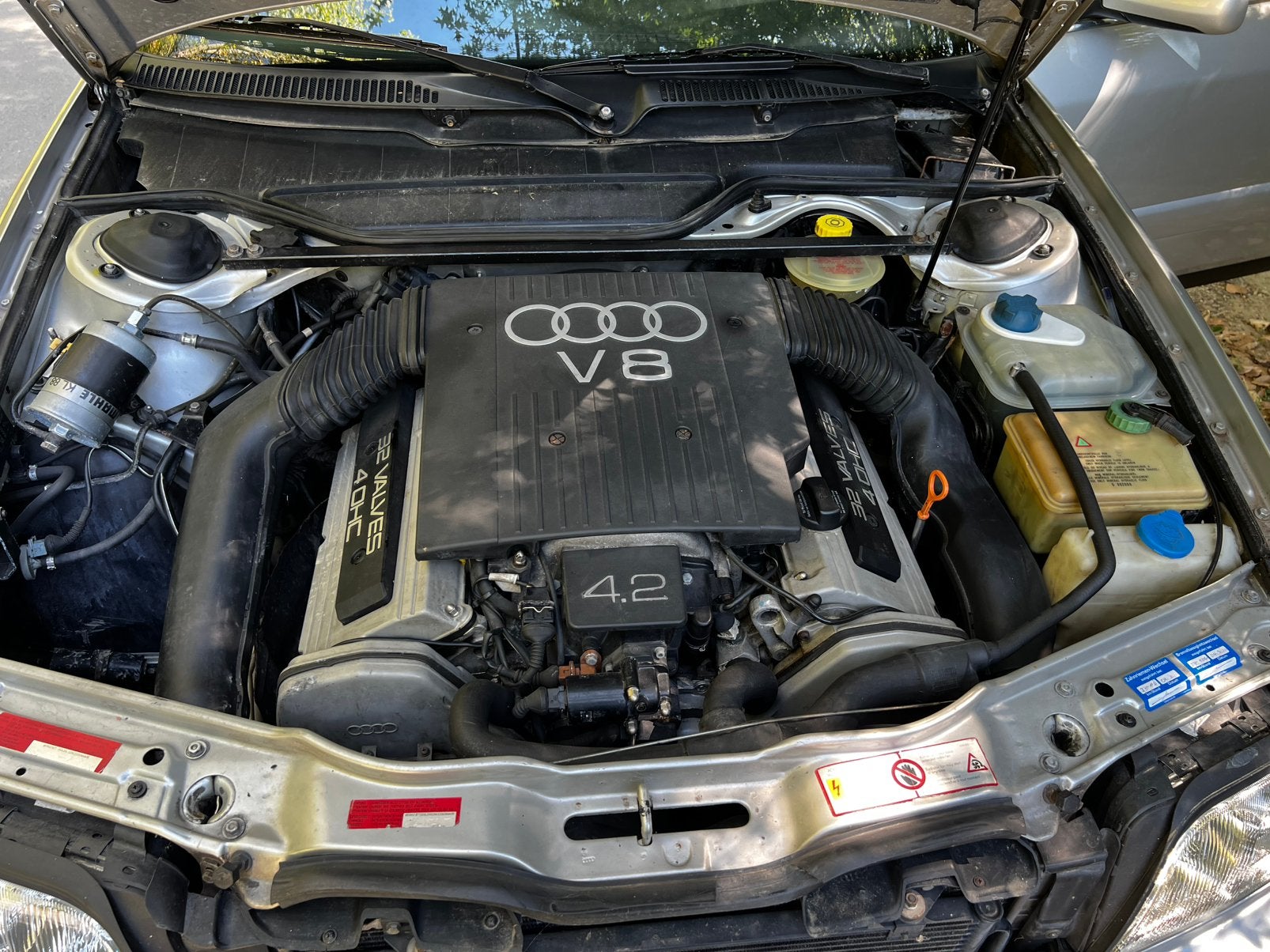 Mooie Audi oldtimer S6 4.2 V8 met 232 241 km, foto 11