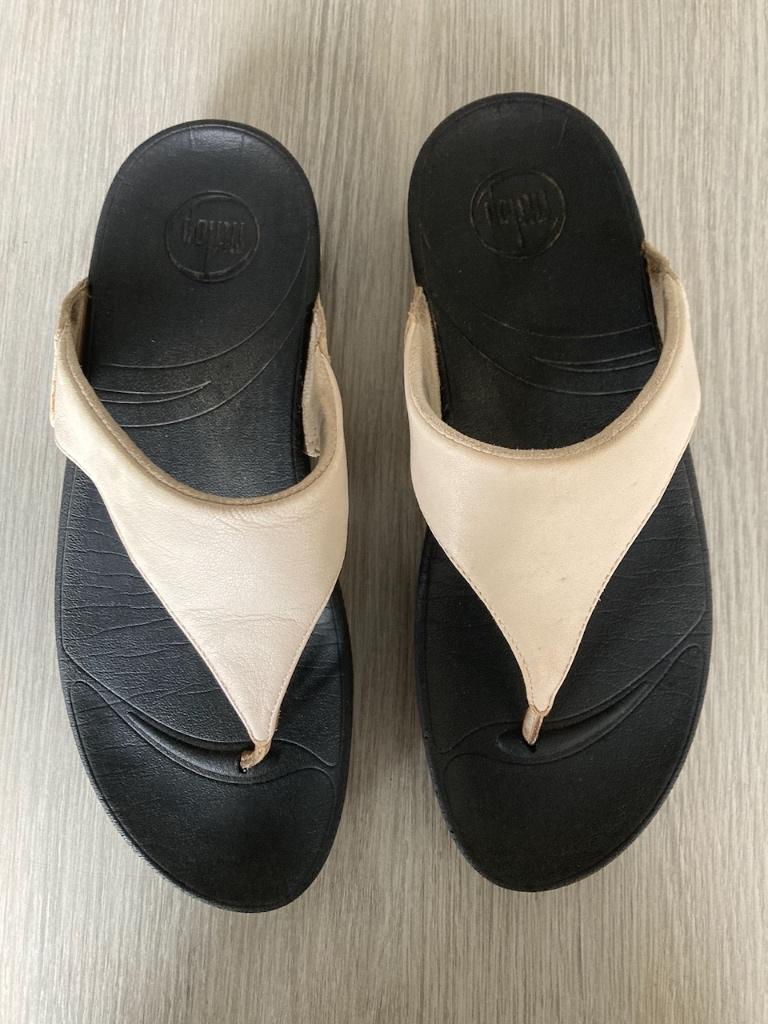 Fitflops, ecru. Maat 40. Gedragen, maar nog goede staat, Kleding | Dames, Schoenen, Beige, Fitflops, Gedragen, Sandalen of Muiltjes