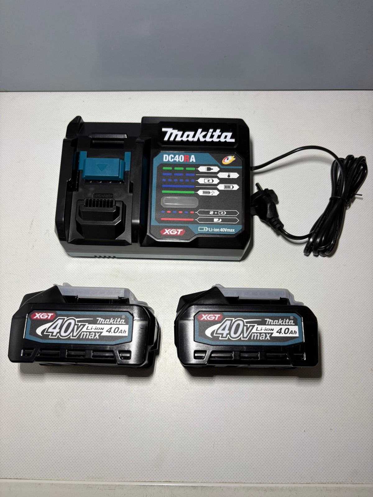 Makita startset 40V XGT lader met 2x BL4040, Ophalen of Verzenden, Nieuw, Oplaadbaar