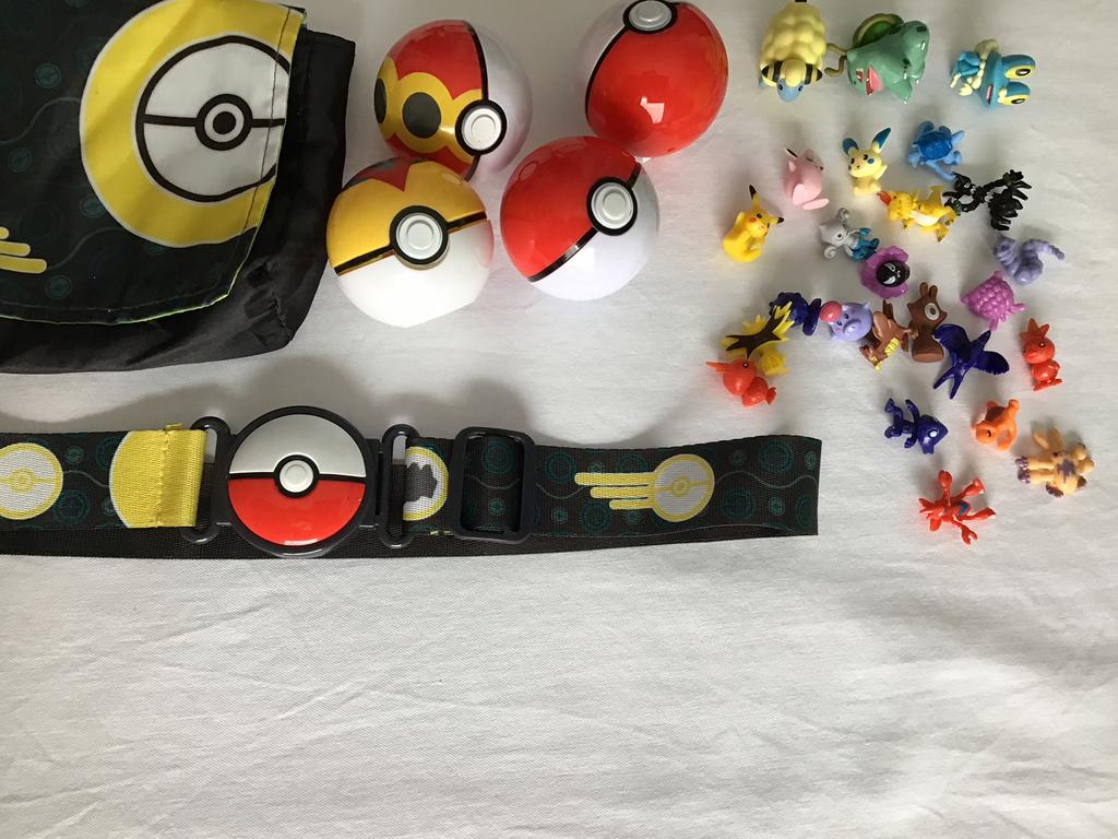 Pokemon partij ,tas ,ballen,figuurtjes,riem, Enlèvement ou Envoi, Comme neuf