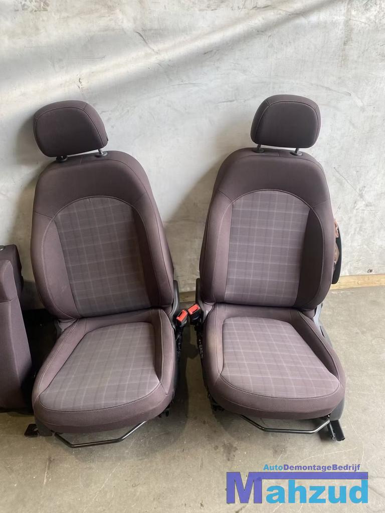 OPEL ADAM Paars interieur 2011-2019, Gebruikt, Opel Automobile GmbH, Kontakt@opel-infoservice.de, Opel
