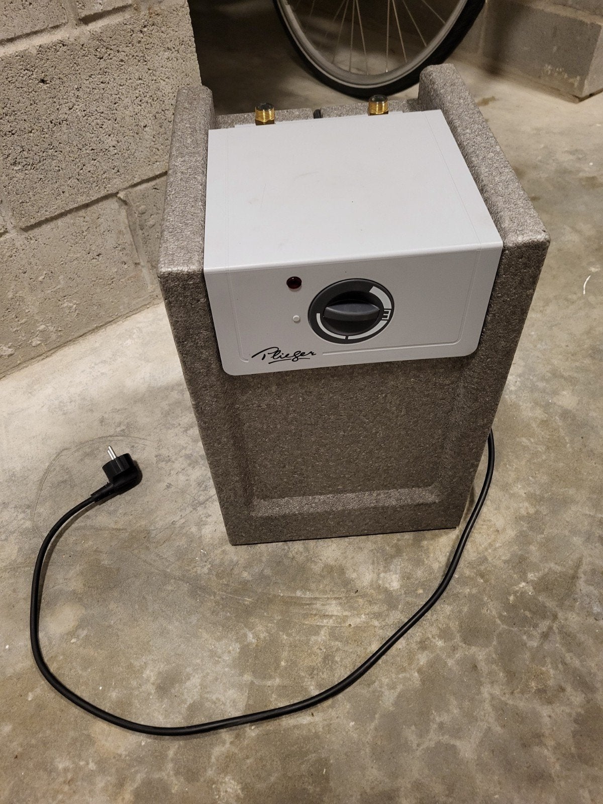 Plieger 10 liter elektrische / close-in boiler voor kraan, Ophalen, Gebruikt, Boiler, Minder dan 3 jaar oud