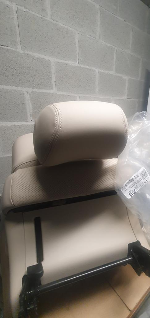 2 Nieuw lederen autostoelen voor MB V klasse Beige, Auto-onderdelen, Ophalen