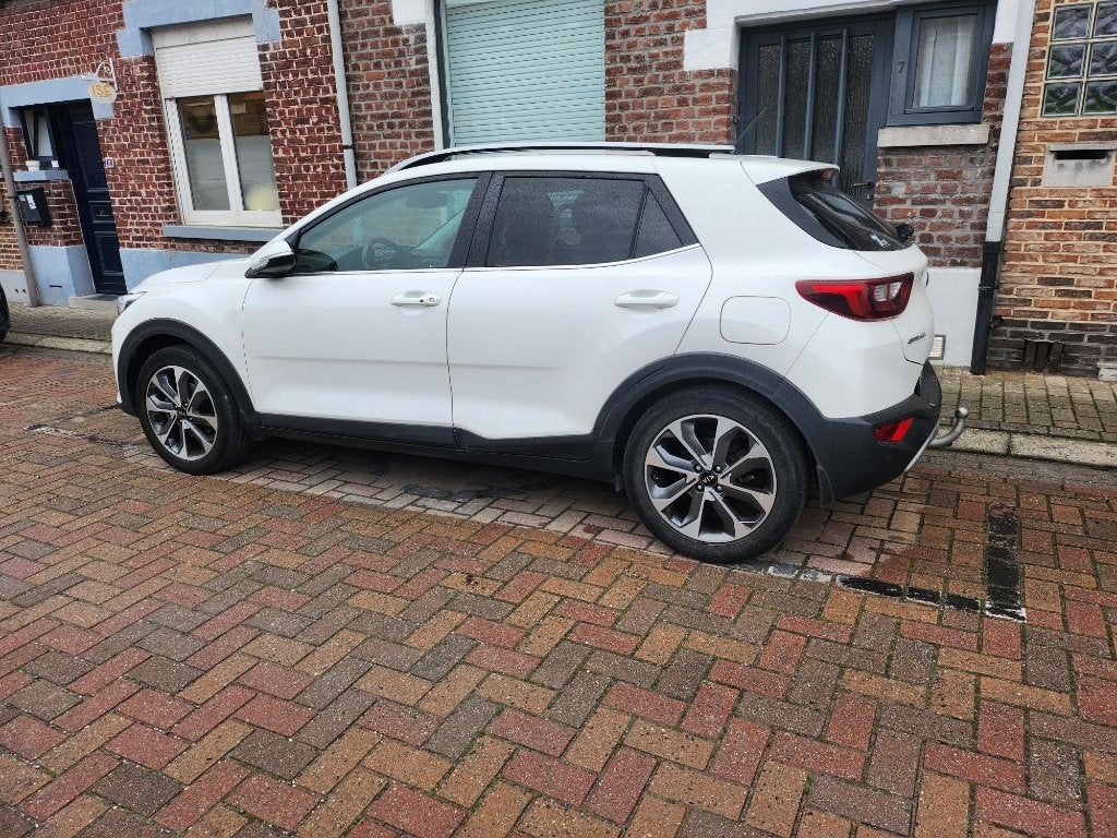 Te koop Kia Stonic 1.OT SENSE WIT, Autos, Cuir, Achat, Euro 6, Boîte manuelle