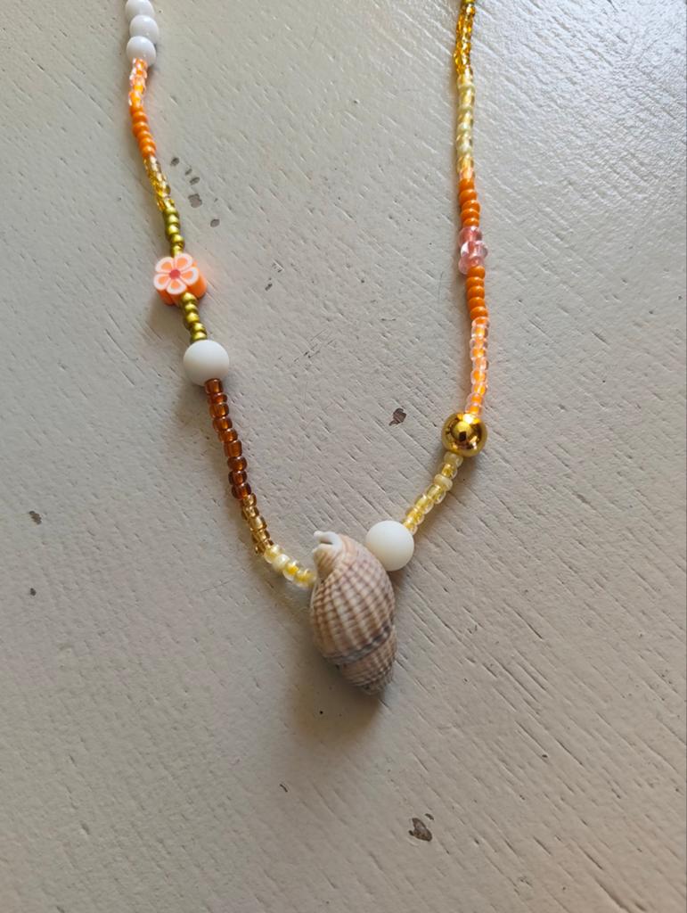 Mooie handgemaakte ketting met schelp en parels, Ophalen of Verzenden