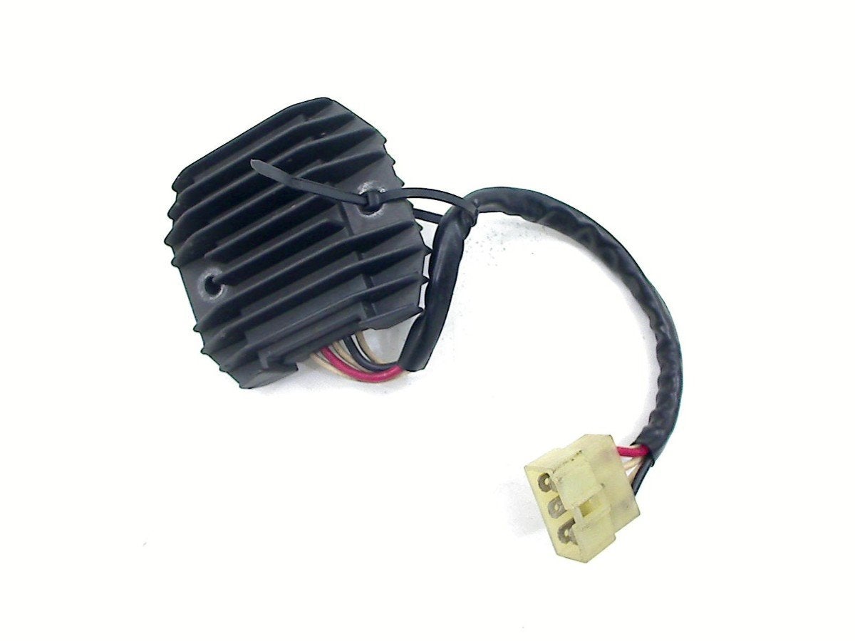 SPANNINGSREGELAAR Yamaha FZS 600 Fazer 2002-2003 (FZS600), Motoren, Yamaha Motor Europe N.V., Gebruikt, Customersupport@yamaha-motor.co.uk