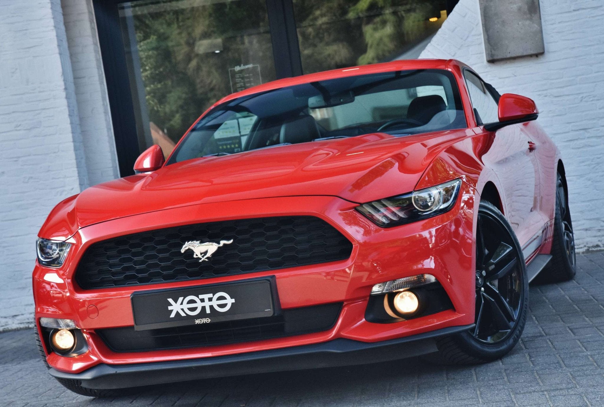 Ford Mustang 2.3I ECOBOOST COUPE * RACE RED * (bj 2016), Auto's, 4 zetels, Achterwielaandrijving, Gebruikt, 4 cilinders
