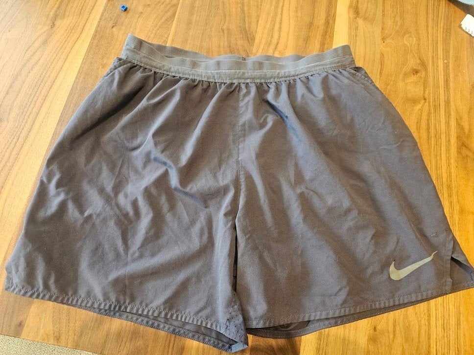 NIKE dri-fit running herenshort + binnenbroek *GERESERVEERD*, Kleding | Heren, Sportkleding, Zwart, Nike, Zo goed als nieuw, Hardlopen of Fietsen