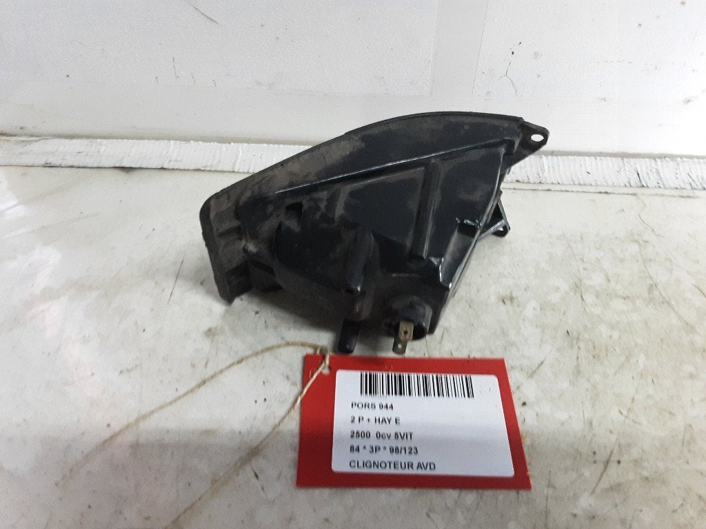 CLIGNOTANT AVANT DROIT Porsche 944 (477953065A), Utilisé, Rue de l'Espoir 34 34
4030  GRIVEGNÉE, BE, Info@Collignon.be, Mevr. I. Hauben