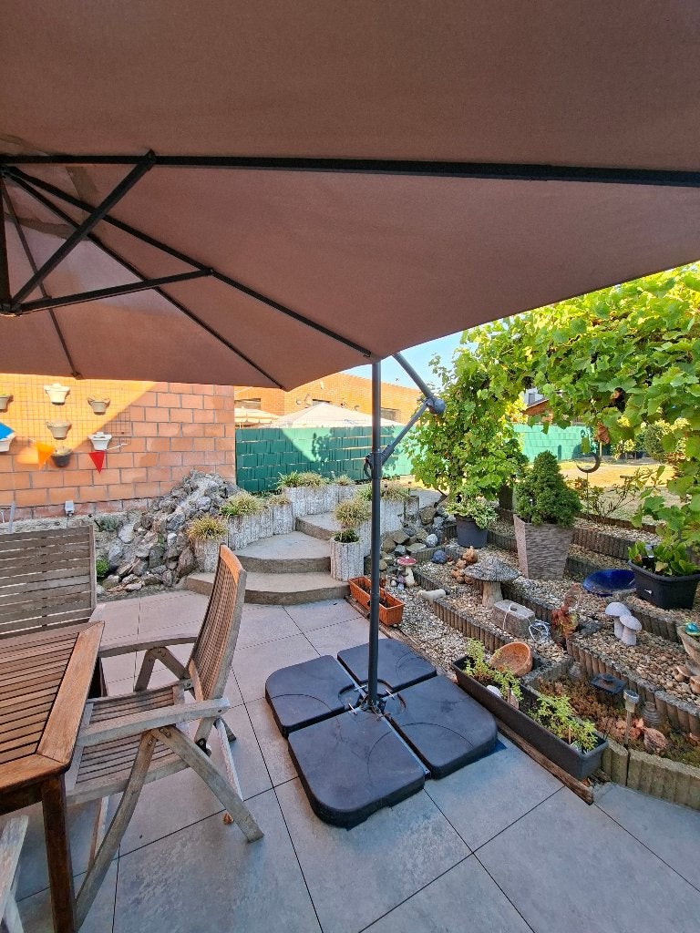 Zweefparasol, in prima staat. Inclusief tegels voor de voet., Tuin en Terras, Parasols, Ophalen, Gebruikt, Verstelbaar, Zweefparasol