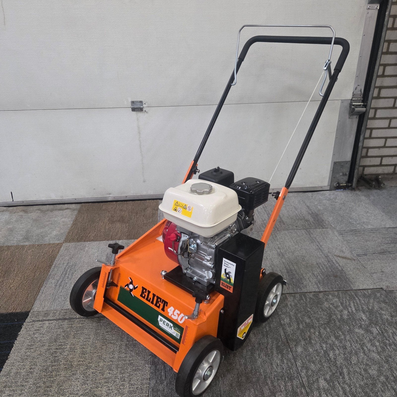 Gebruikte Eliet E450 VM Verticuteermachine (Vaste messen), Jardin & Terrasse, Enlèvement ou Envoi, Comme neuf, Essence, Eliet / Honda