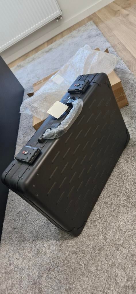 Étui de luxe en aluminium/étui pour ordinateur portable - No, Bijoux, Sacs & Beauté, Valises, Enlèvement ou Envoi