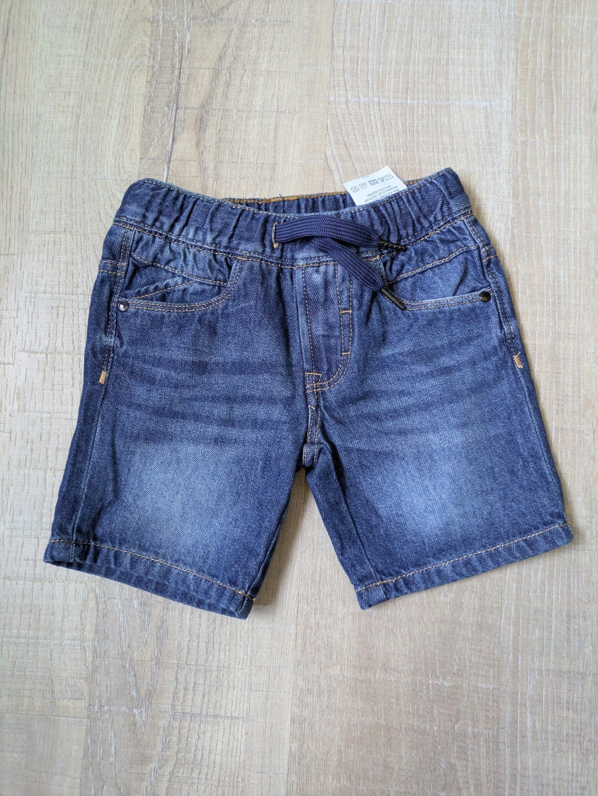Blauwe Jeansshort maat 104 met verstelbare tailleband, Kinderen en Baby's, Kinderkleding | Maat 104, Broek, Jongen of Meisje, Ophalen of Verzenden