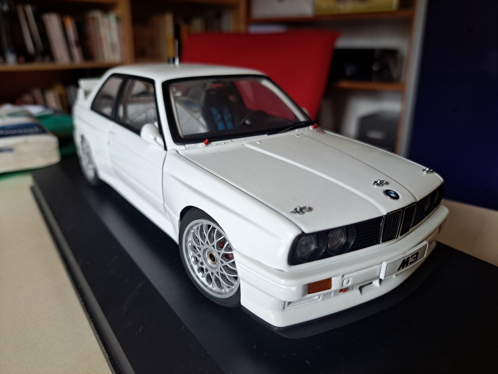 BMW M3 E30 Plain Body DTM Autoart 1/18, Hobby & Loisirs créatifs, Voitures miniatures | 1:18, Enlèvement ou Envoi, Comme neuf