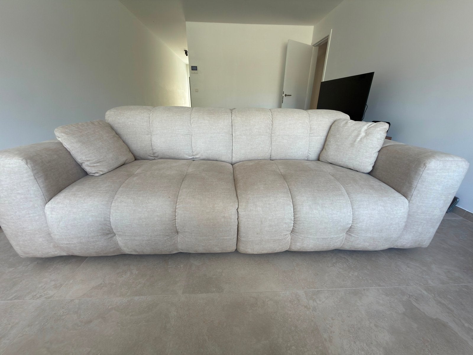 Canapé SIA en velours crème, Maison & Meubles, Canapés | Sofas & Chaises Longues, Enlèvement ou Envoi, Comme neuf, Trois personnes