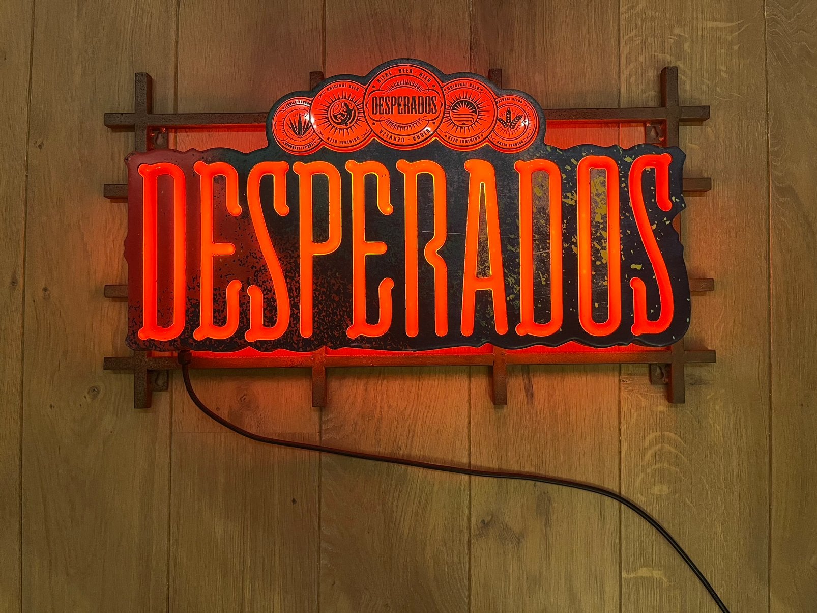 XL Desperados LED lichtreclame industriële wanddecoratie, Verzamelen, Ophalen, Gebruikt, Reclamebord, Plaat of Schild