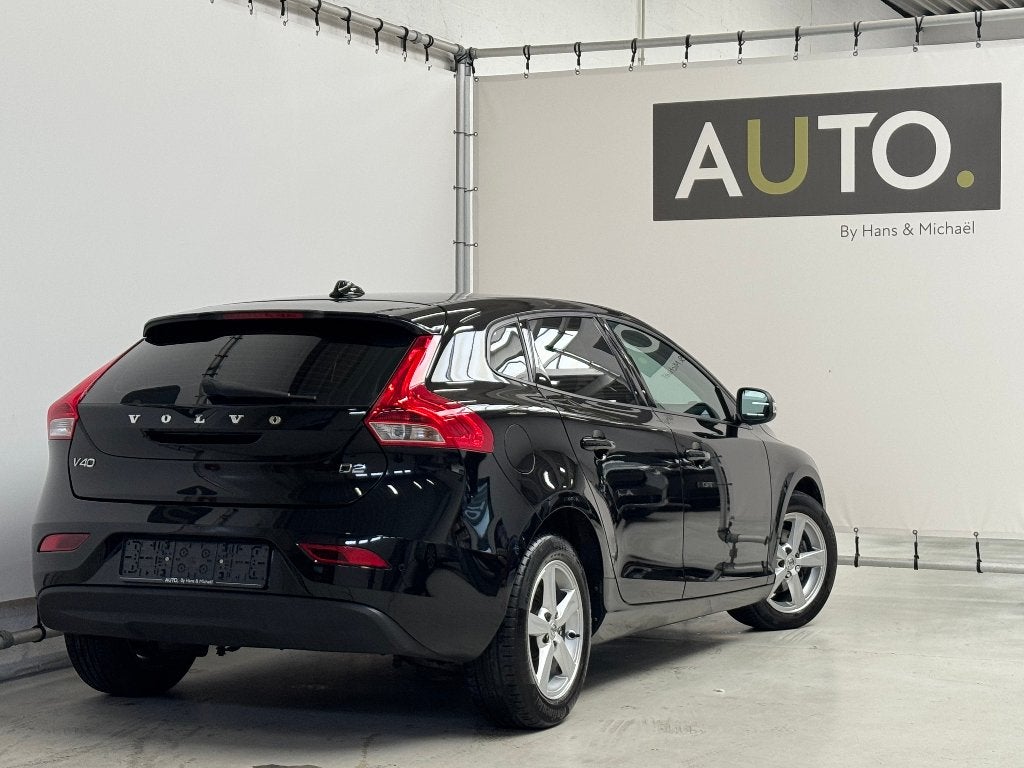 Volvo V40 2.0 D2 Eco *NAVI*PDC*FULL LED*, Autos, Euro 6, Entreprise, Noir, 5 portes
