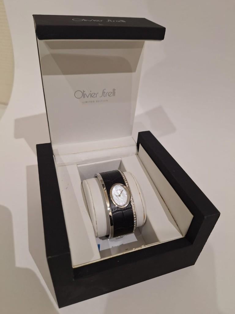 olivier strelli love bangle horloge, Handtassen en Accessoires, Horloges | Dames, Ophalen