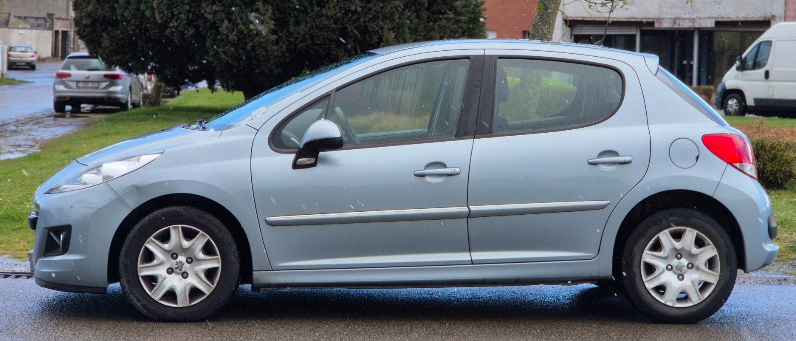 Peugeot 207.14ess 2011. 145.000km clima ctok 3900€, Euro 5, Particulier, Centrale vergrendeling, 70 kW