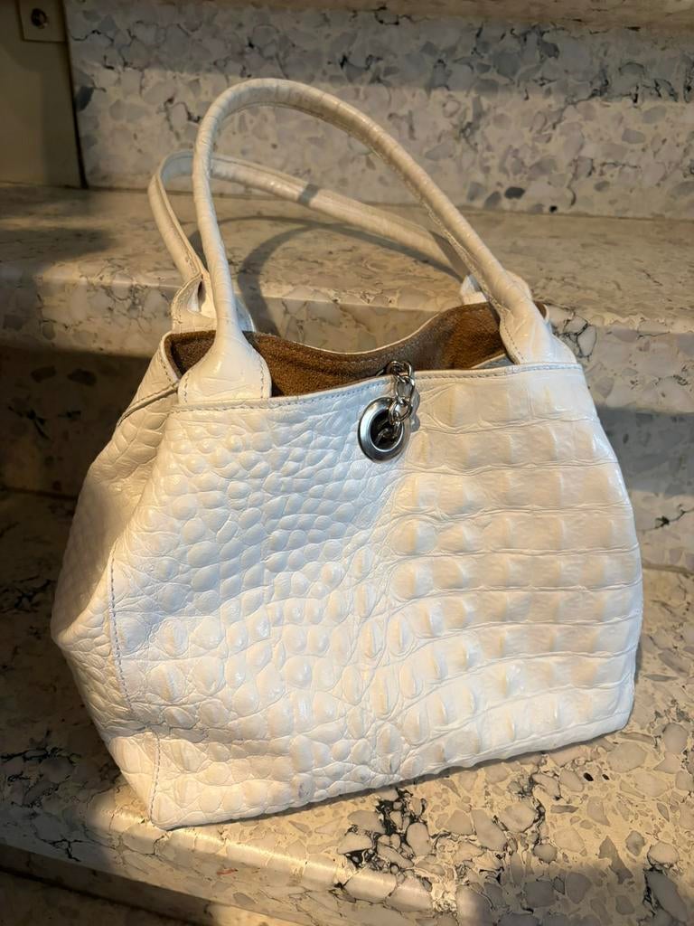 Witte lederen tas met krokodil relief print, Handtassen en Accessoires, Tassen | Damestassen, Ophalen of Verzenden, Zo goed als nieuw
