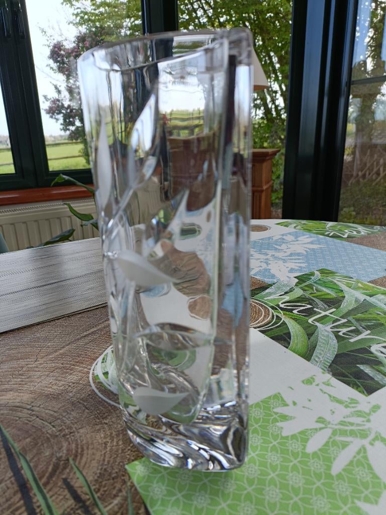 Vase en cristal, Enlèvement