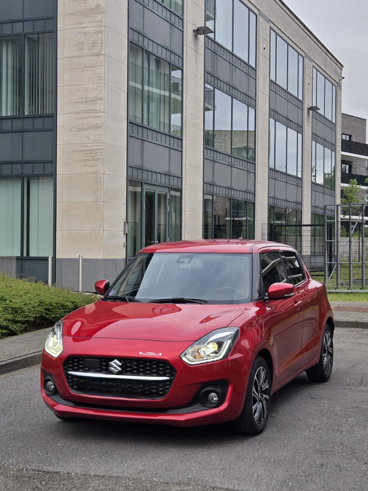 Suzuki Swift Benzine/hybride-Automaat-full opties, Autos, Suzuki, Entreprise, Achat, Swift, Essence, 5 portes, Automatique, Entretenue par le concessionnaire