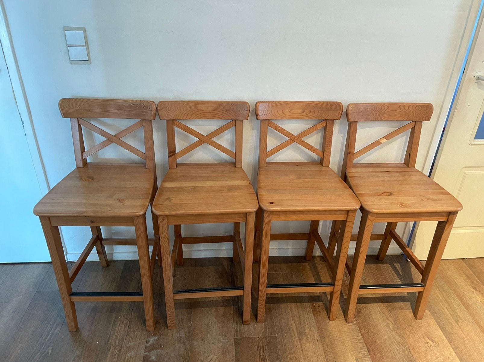 Ikea rosentorp barkrukken hout beige/bruin 4 stuks, Maison & Meubles, Tabourets de bar, Utilisé, Bois, Enlèvement