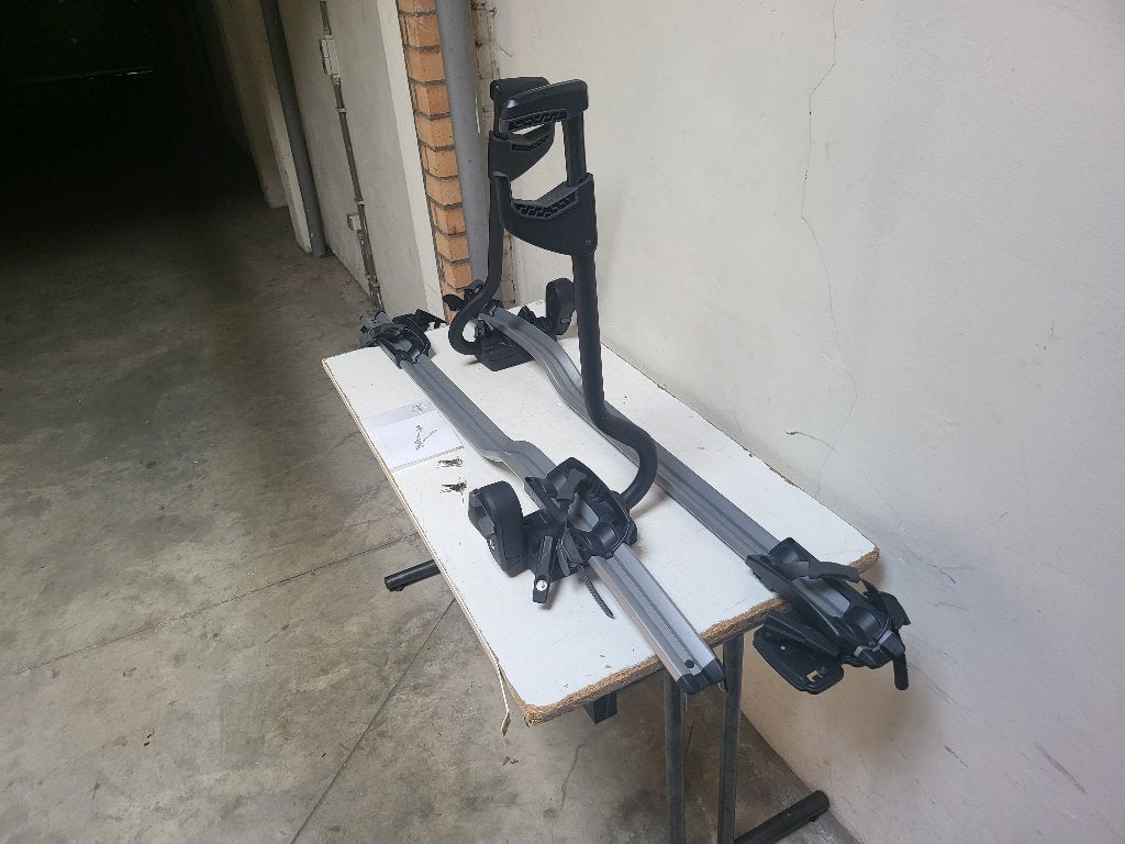 Volvo Originele Dakfietsdragers 2 Stuks Gecoat, Auto diversen, Dakdragers, Zo goed als nieuw, Ophalen of Verzenden