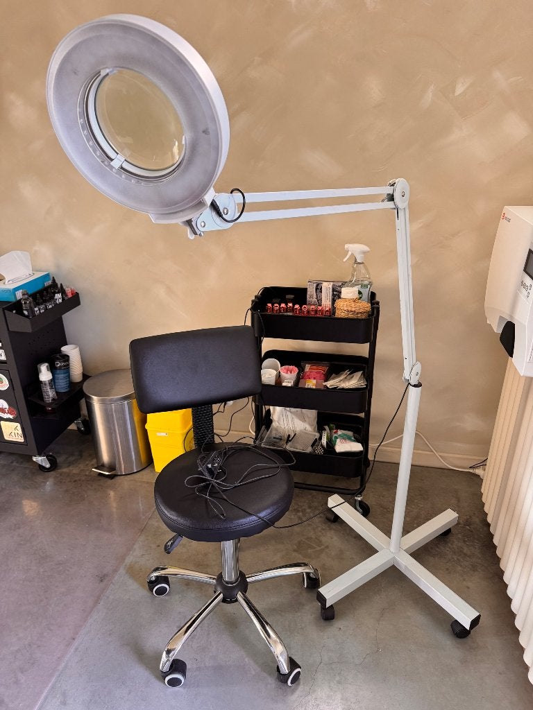 Tattoo LED loeplamp + tattoo werkkruk | Zeer nette staat, Ophalen, Zo goed als nieuw, Overige typen