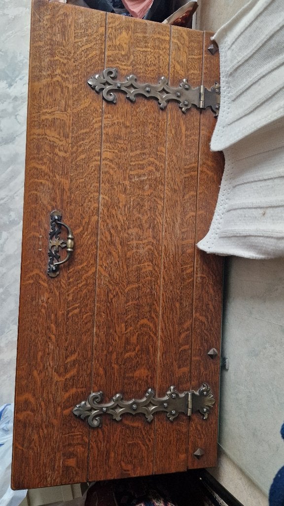 Coffre ancien avec sculptures, Enlèvement, Utilisé
