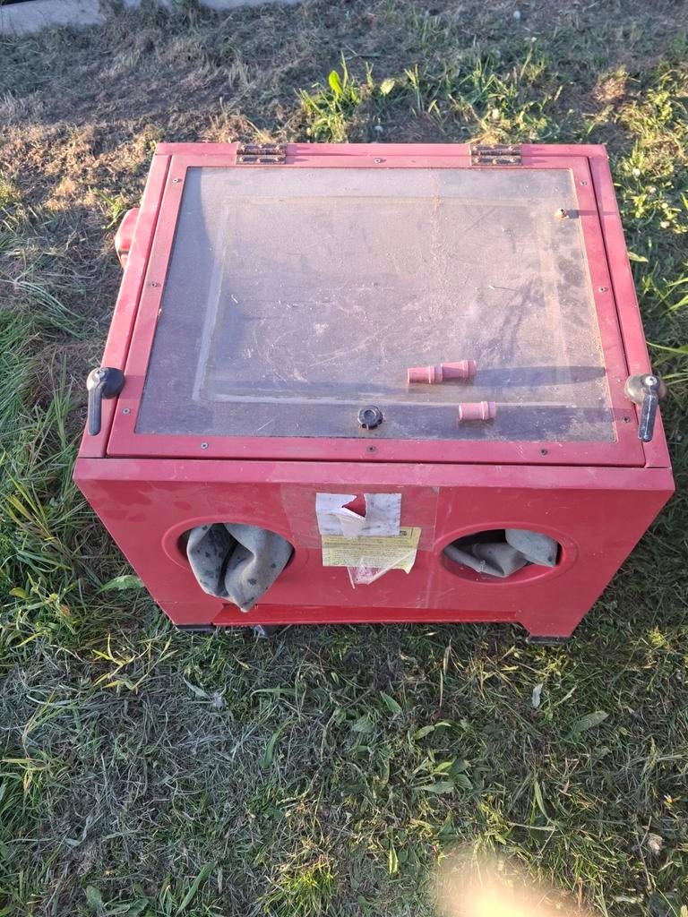 Zandstraal kast, Ophalen